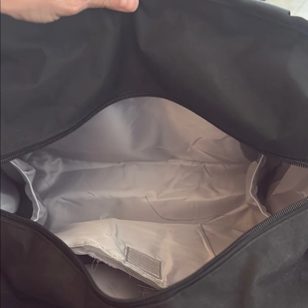 Black LaptopBag with Durable Fabric and Modern Design great for teachers